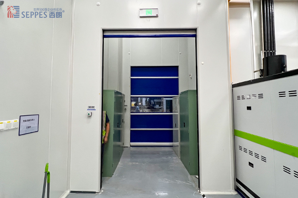 双门互锁快速门：为洁净车间打造高密闭的智能缓冲通道
