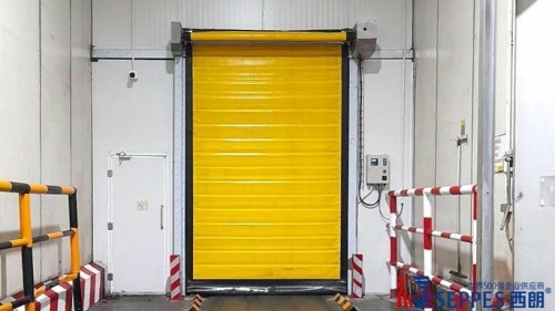 食品冷库保温用门新选择：多层结构快速卷帘门技术解析与应用指南
