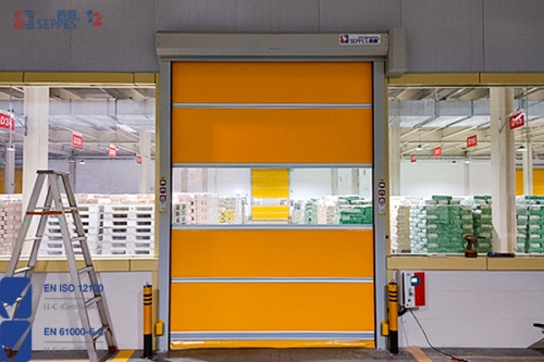 为什么高端食品厂都在用快速门替代传统卷帘门推拉门？