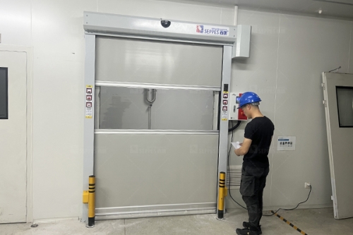 雷达感应快速卷帘门安装在物流通道感应人与叉车自动开门