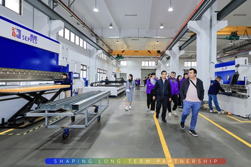 西朗门业再设pvc快速卷帘门新工厂，从订单再到安装，如期交付