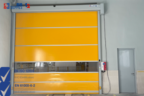 外资工厂大门选择：为何越来越多的国际企业转向国产快速门品牌