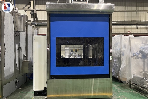 药厂设备刷洗间快速卷帘门：密闭防水、防潮防锈、隔离防护