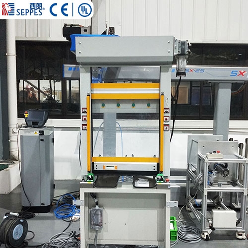 汽车零部件设备卷帘门