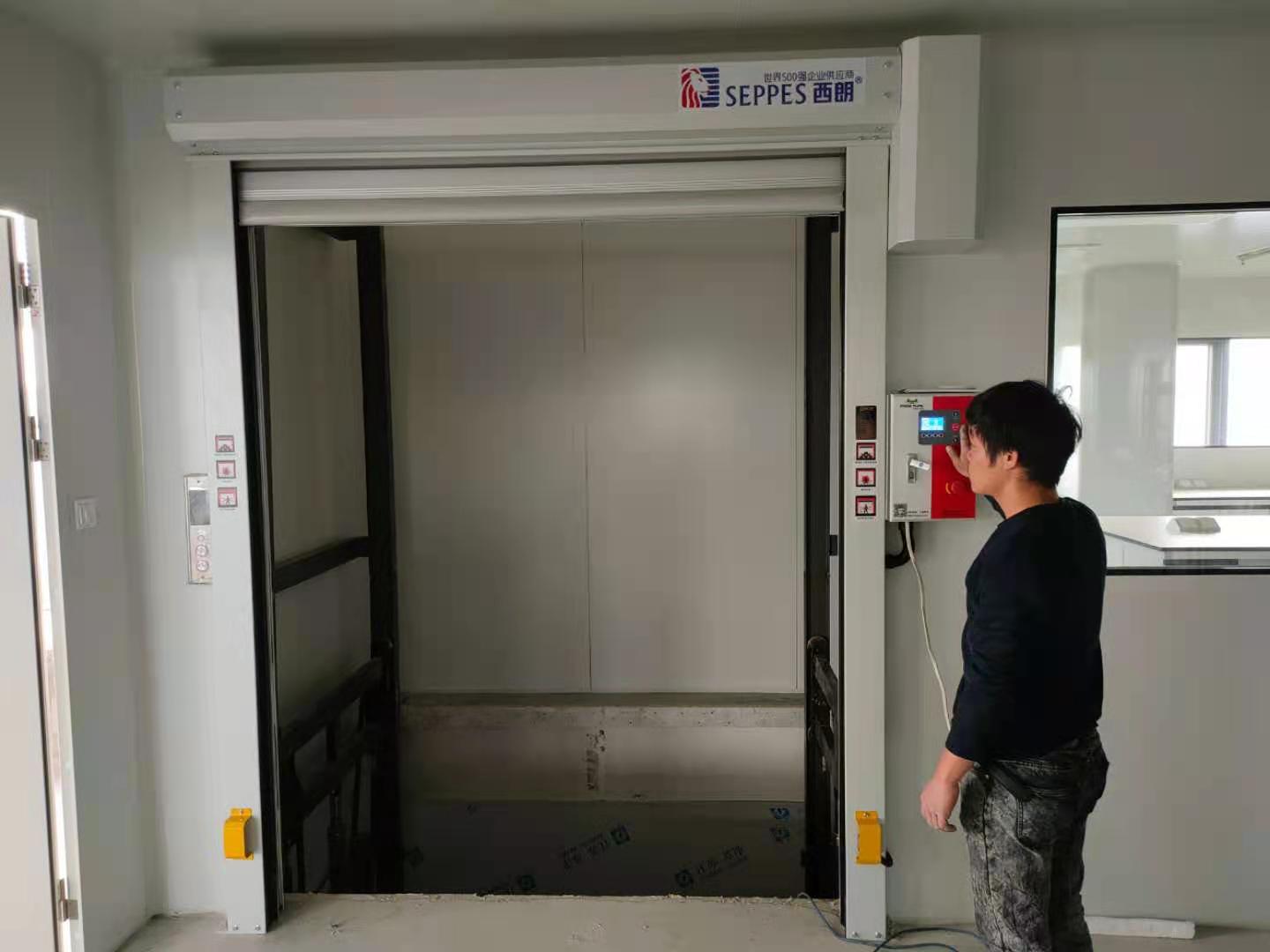 货梯PVC快速卷帘门