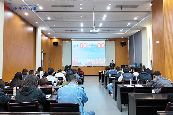 ▲西朗门业杨元嘉与郭献强博士东创科技园共话跨境电商