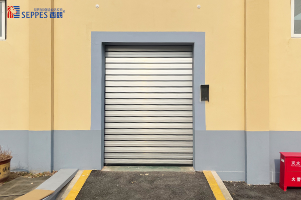 车间大门安装西朗的铝合金快速门