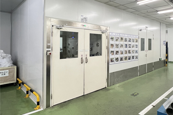 改造前钢制平开门